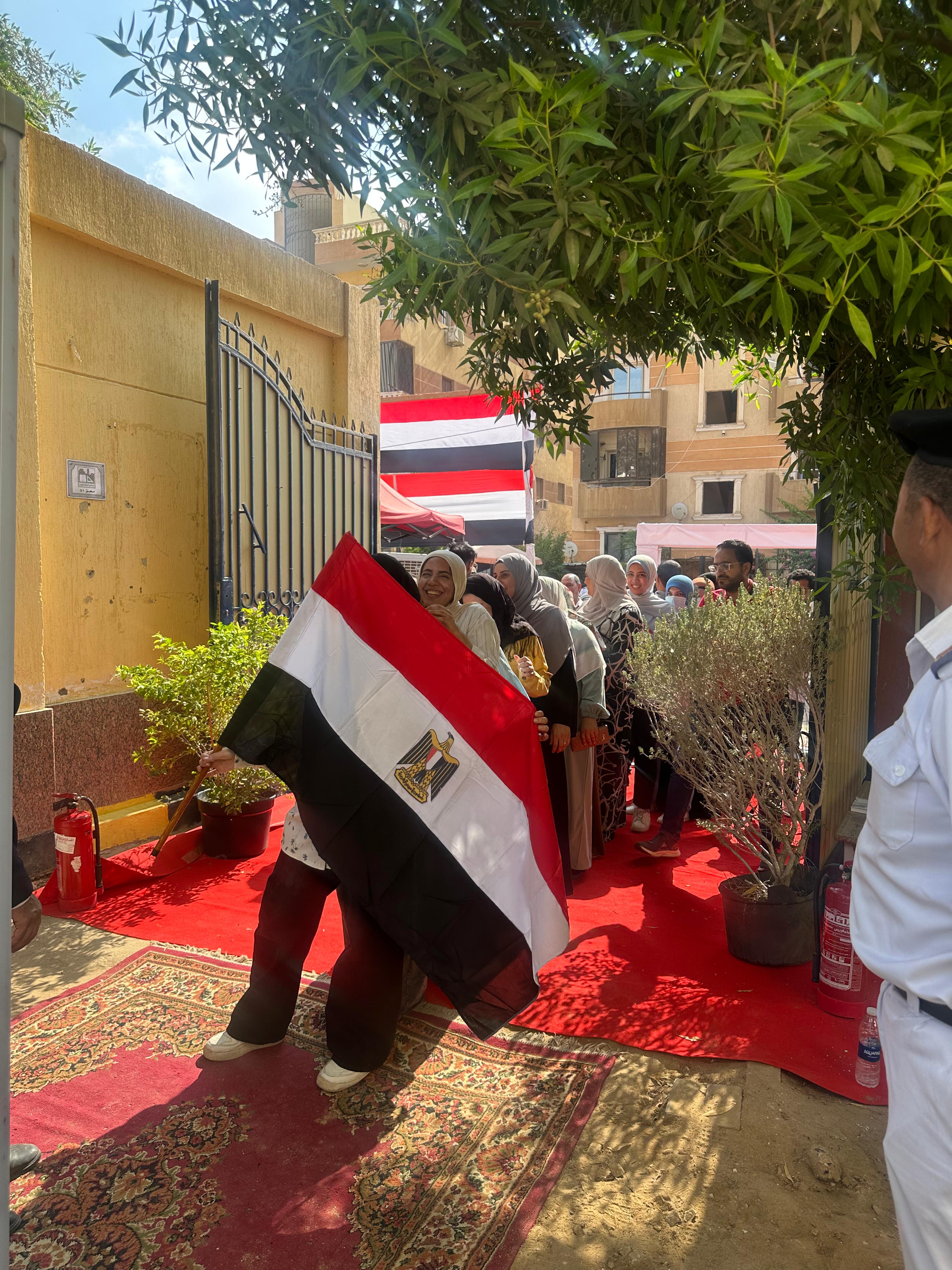 توافد المواطنين توافد المواطنين