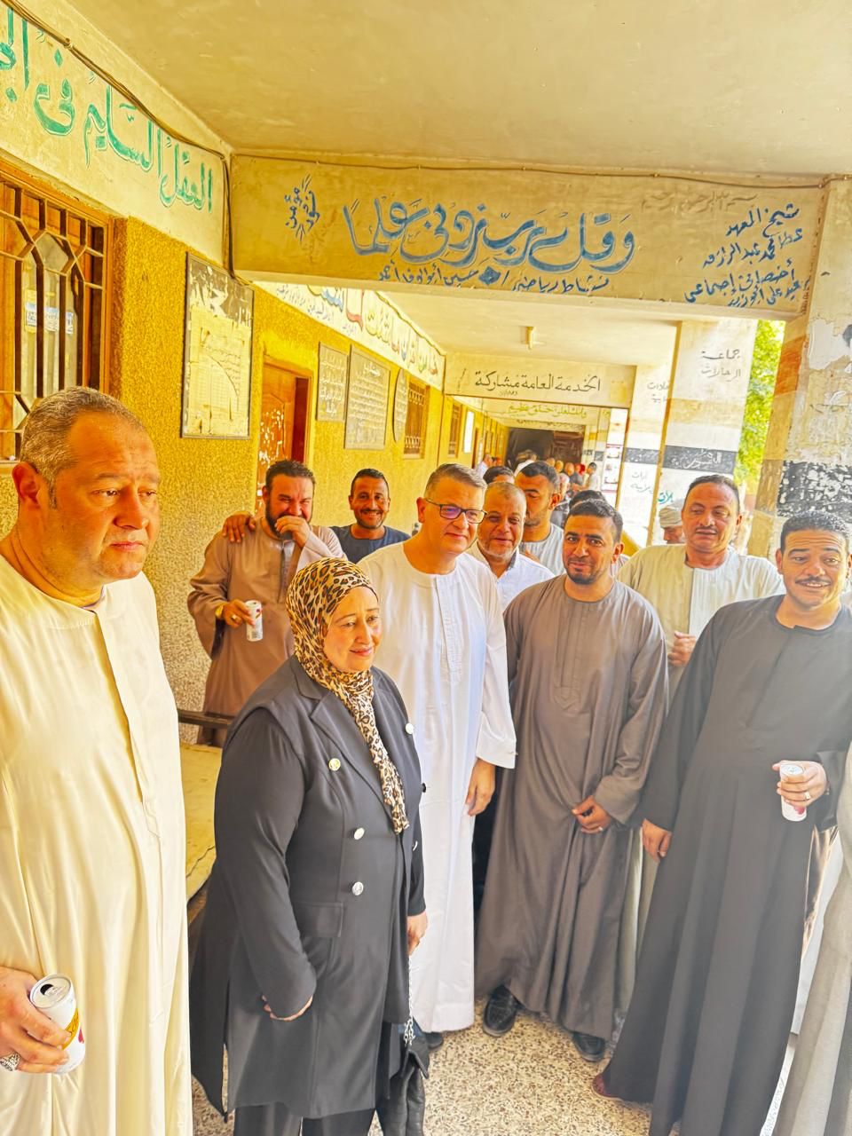 رئيس لجنة حقوق الإنسان يدلى بصوته  (3)