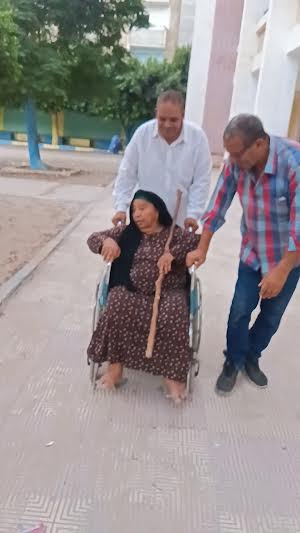 سيدة قعيدة تدلى بصوتها في القنطرة غرب بالاسماعيلية