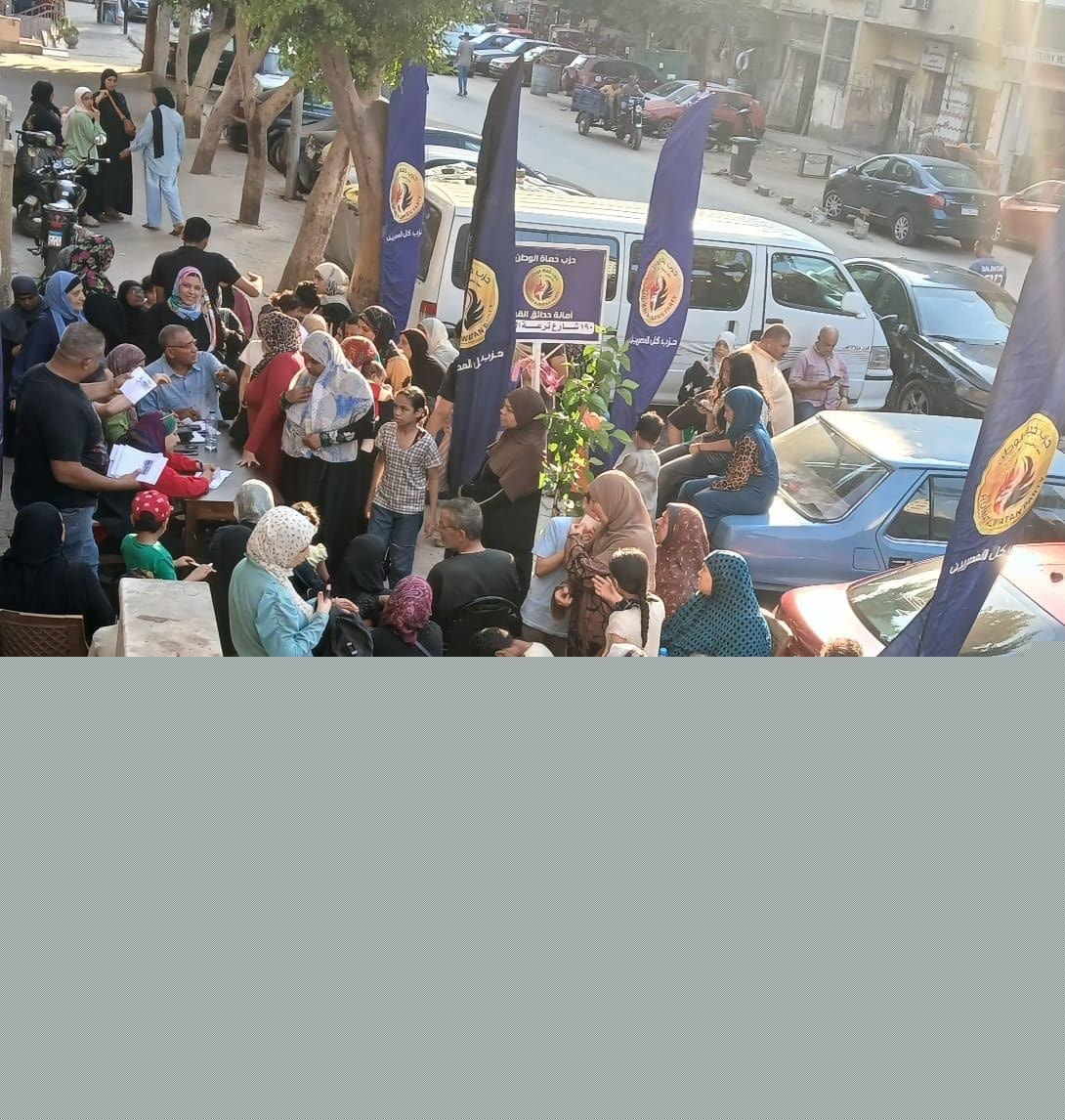 احتشاد المواطنين أمام لجنة حدائق القبة بانتخابات مجلس الشيوخ 2025 (3)