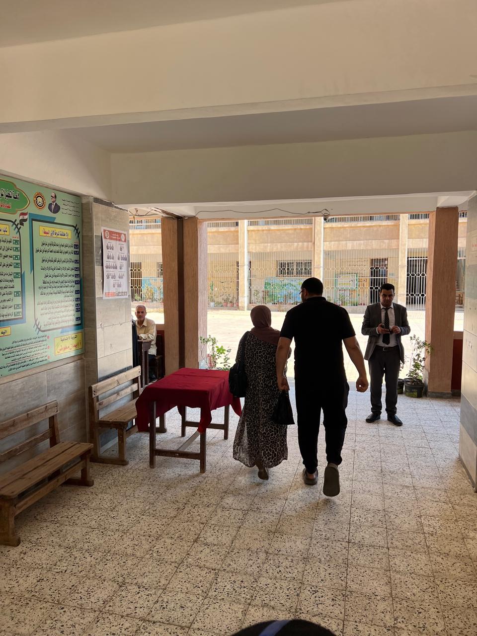 الدقائق الأولي للتصويت الدقائق الأولي للتصويت