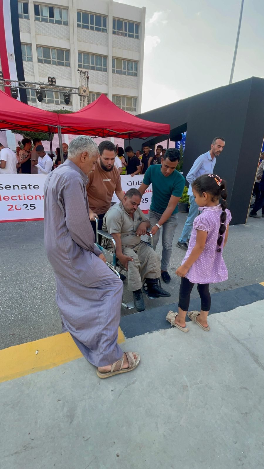 قعيد يشارك فى الانتخابات