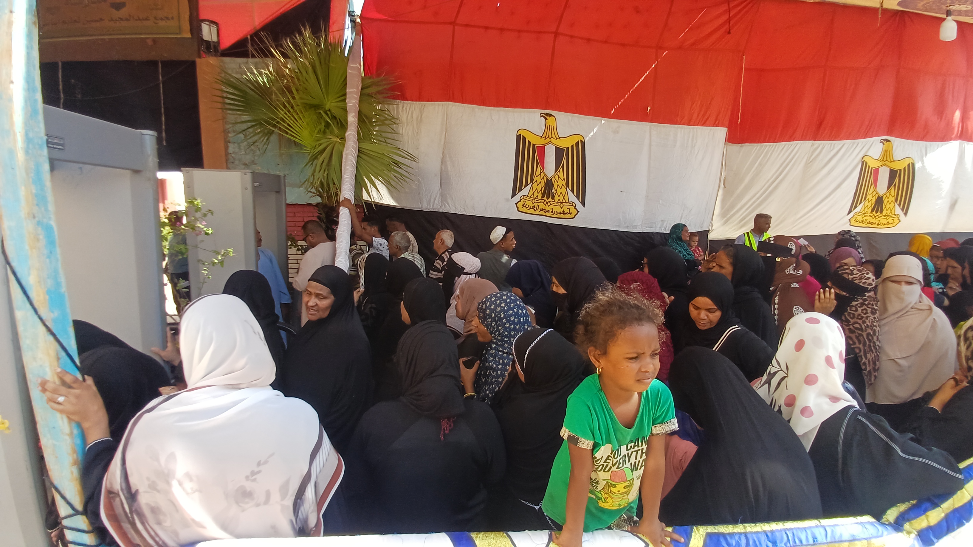 اقبال كبير من المرأة على الانتخابات بأسوان  (3)