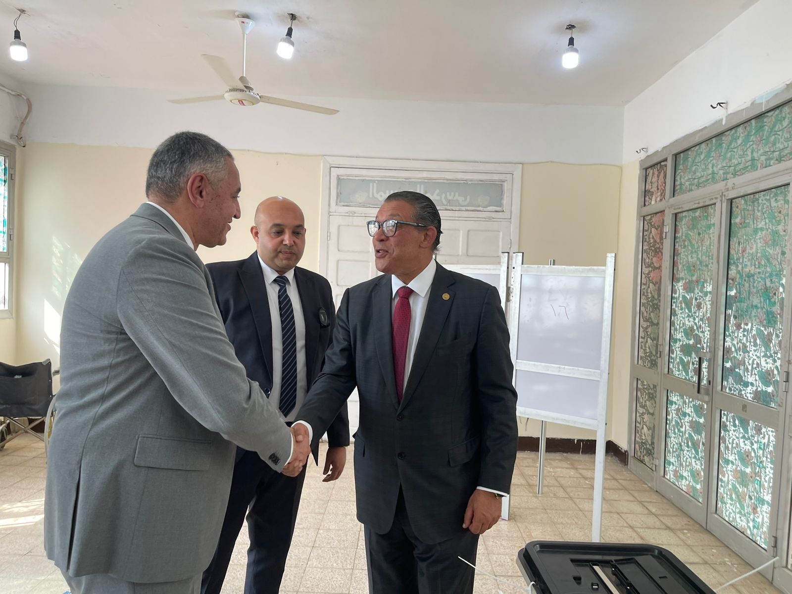رئيس حزب الشعب الجمهوري يدلى بصوته فى انتخابات مجلس الشيوخ