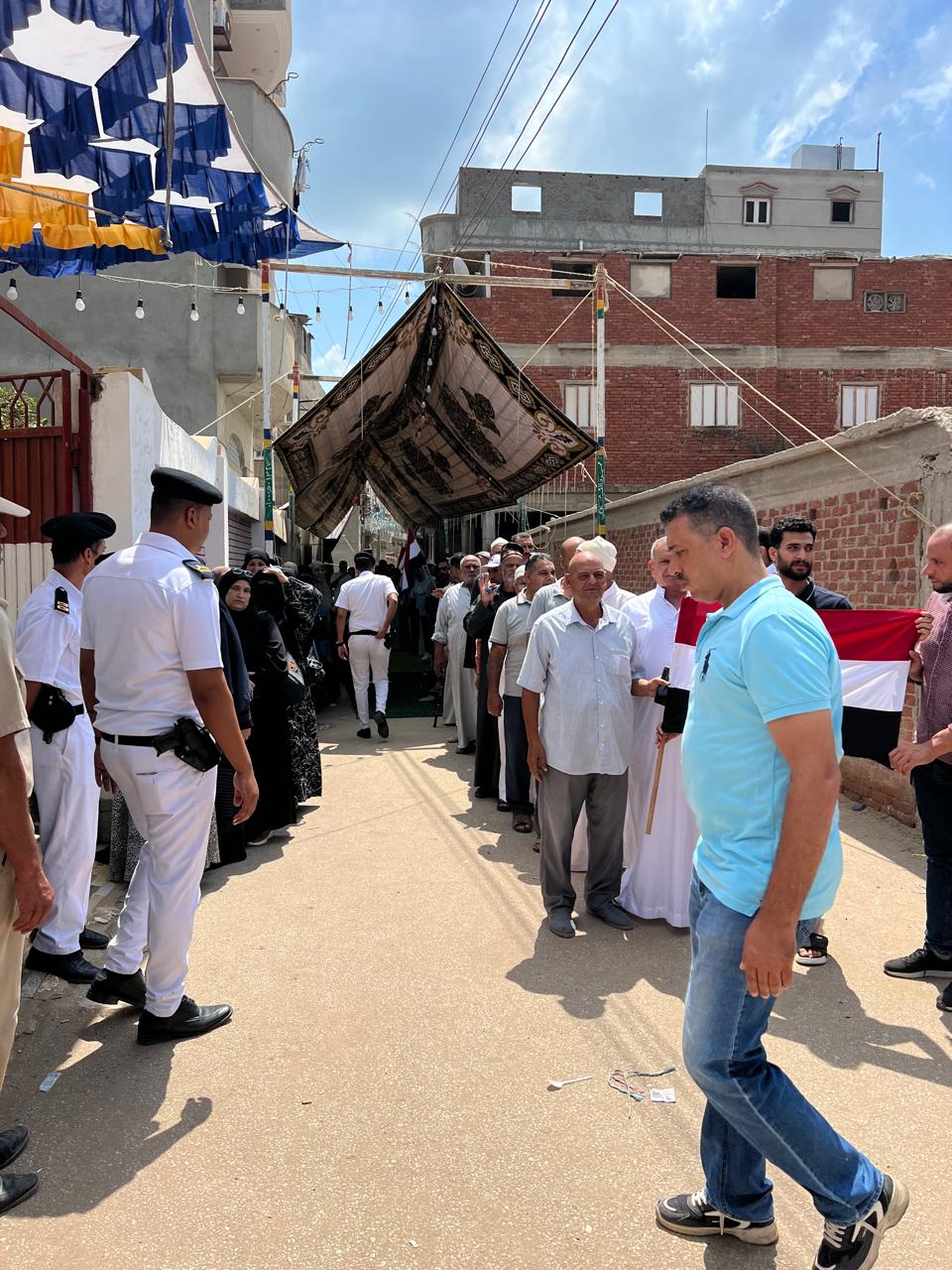 طوابير الناخبين أمام اللجان في شمال الدقهلية طوابير الناخبين أمام اللجان في شمال الدقهلية