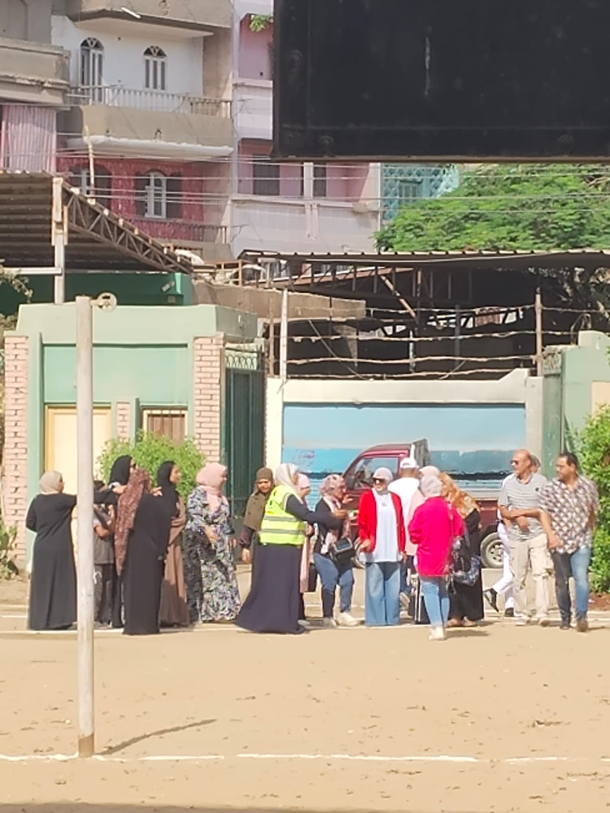 توافد الجمهور للادلاء بأصواتهم (4)