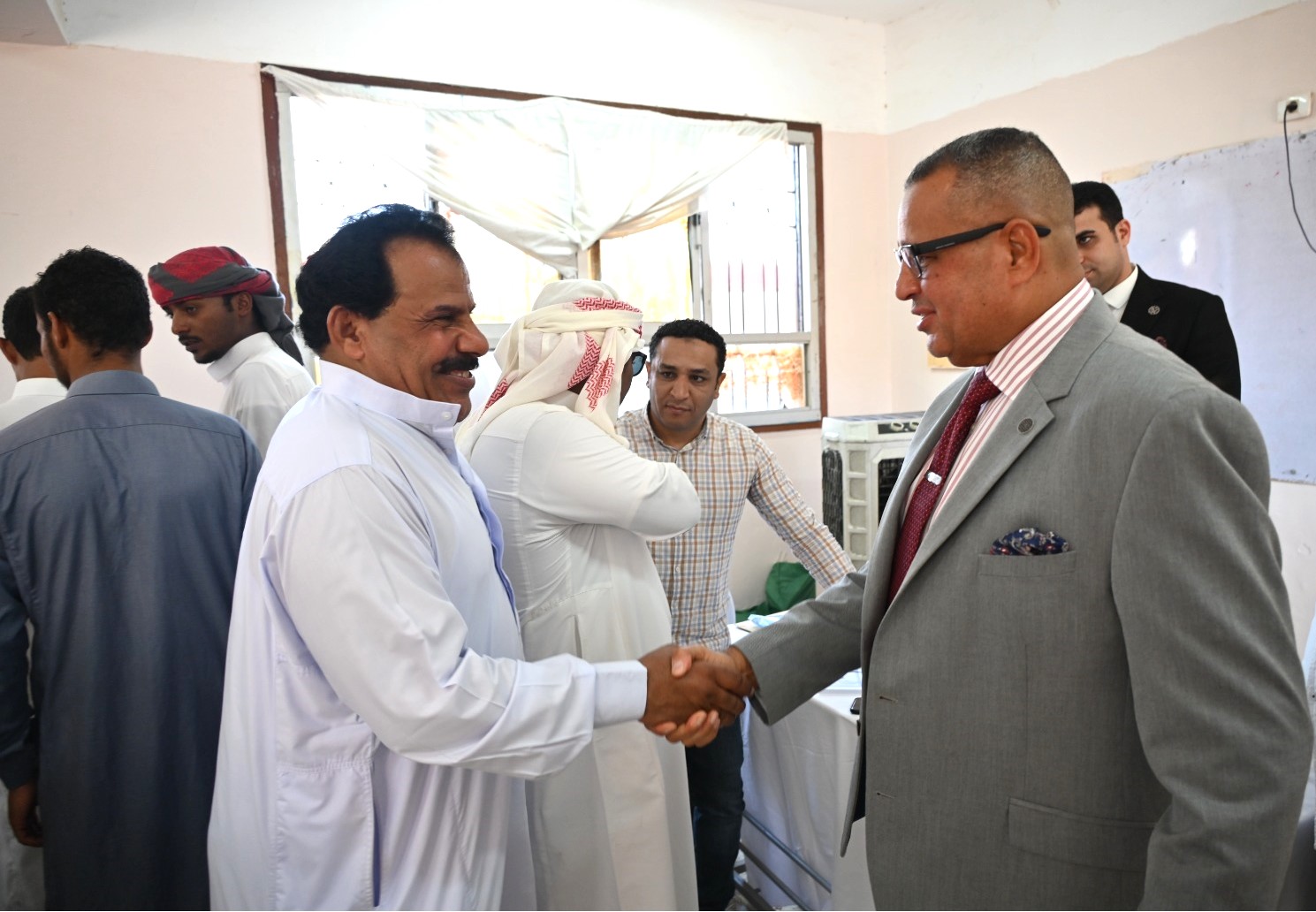  محافظ جنوب سيناء يتفقد لجان التصويت  (2)