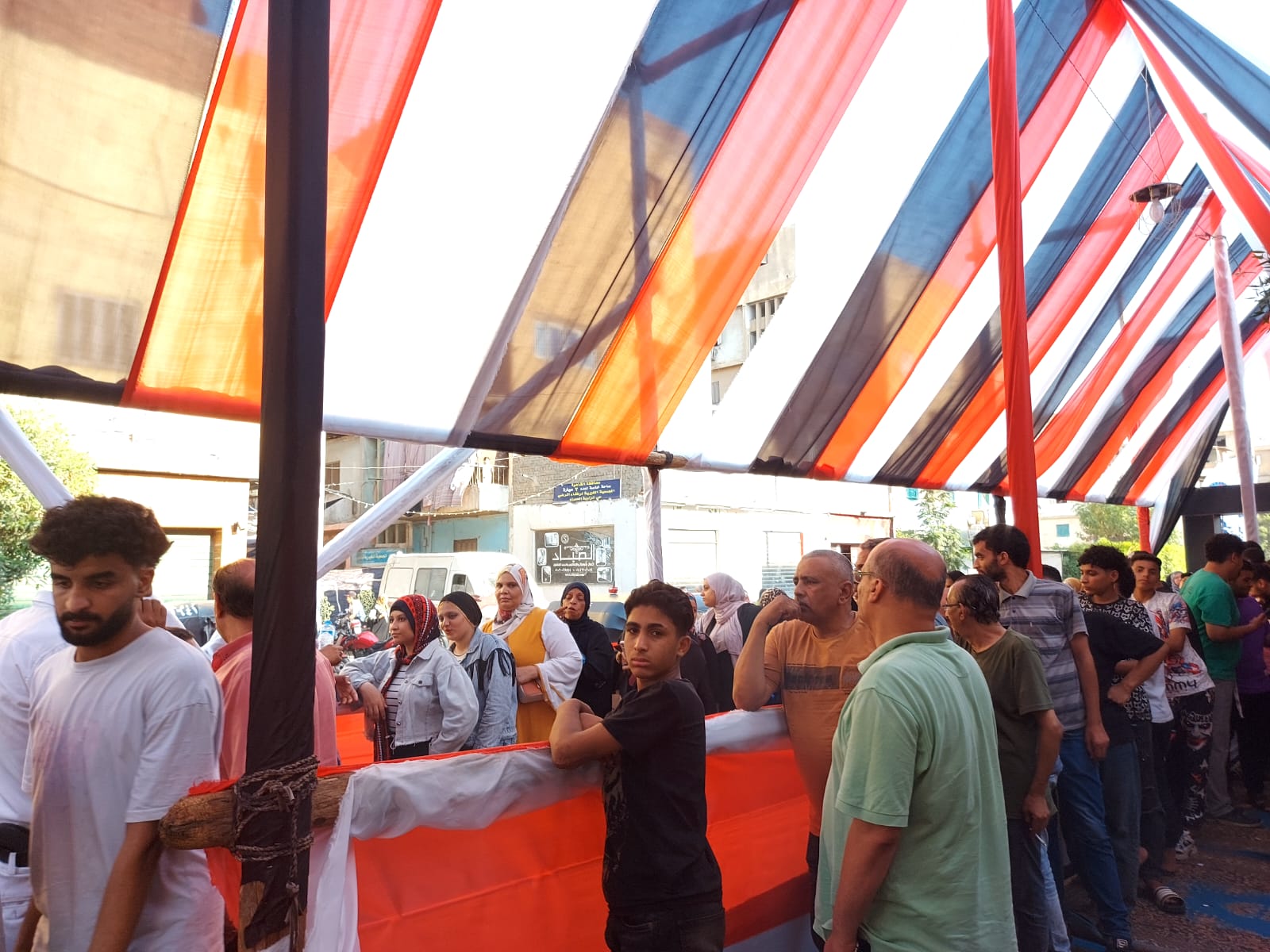 جانب من توافد المواطنين فى الزاوية الحمرا جانب من توافد المواطنين فى الزاوية الحمرا