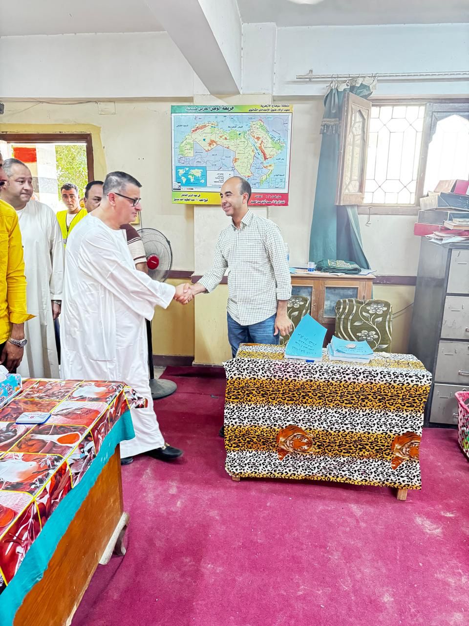 رئيس لجنة حقوق الإنسان يدلى بصوته  (1)