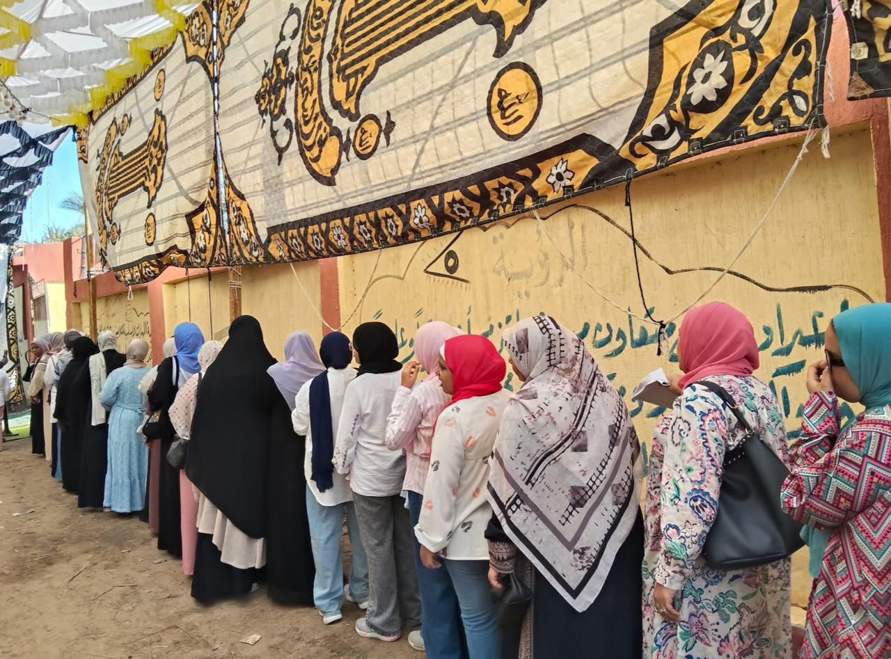 توافد السيدات على الانتخابات توافد السيدات على الانتخابات