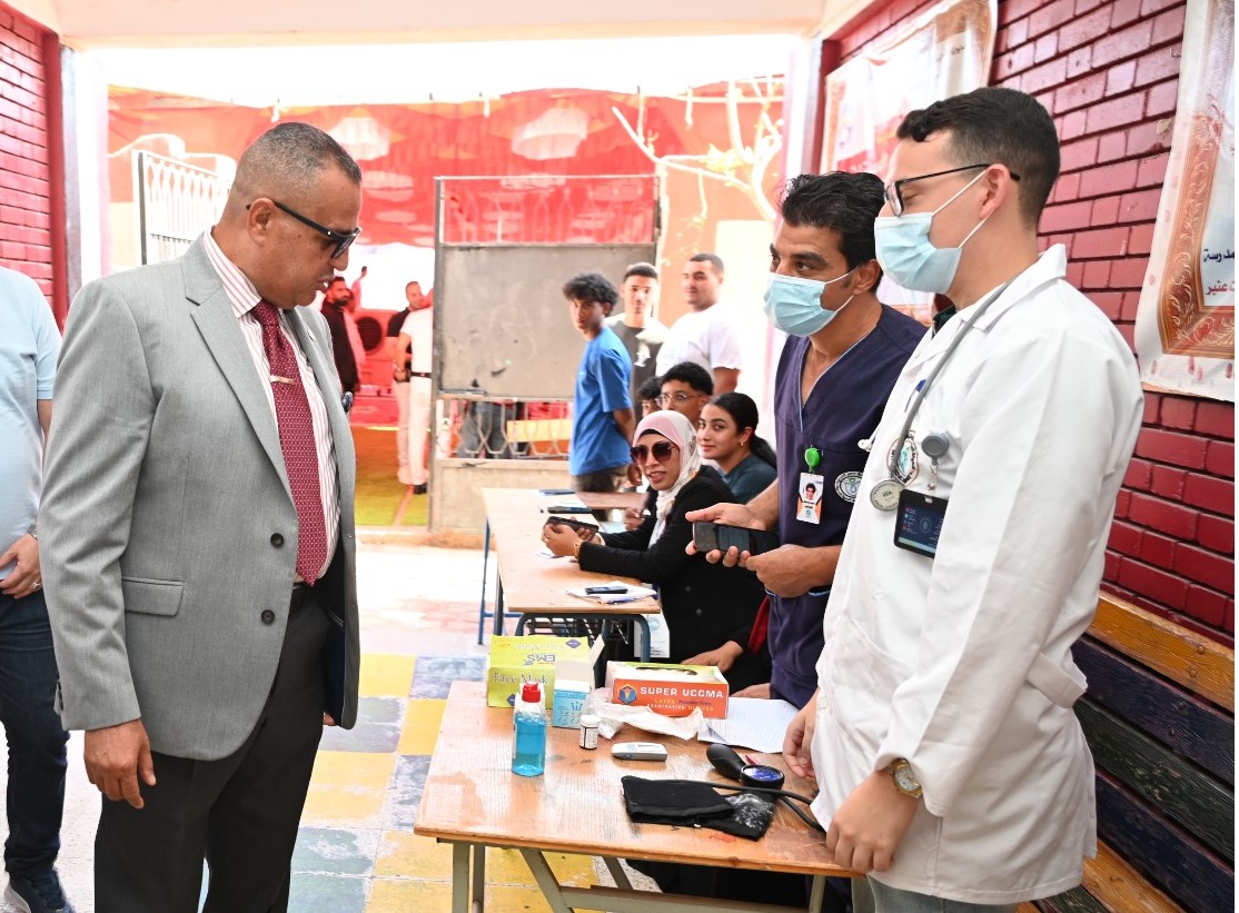  محافظ جنوب سيناء يتفقد لجان التصويت  (1)