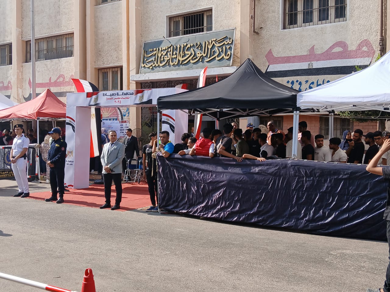 طوابير فى دمياط طوابير فى دمياط
