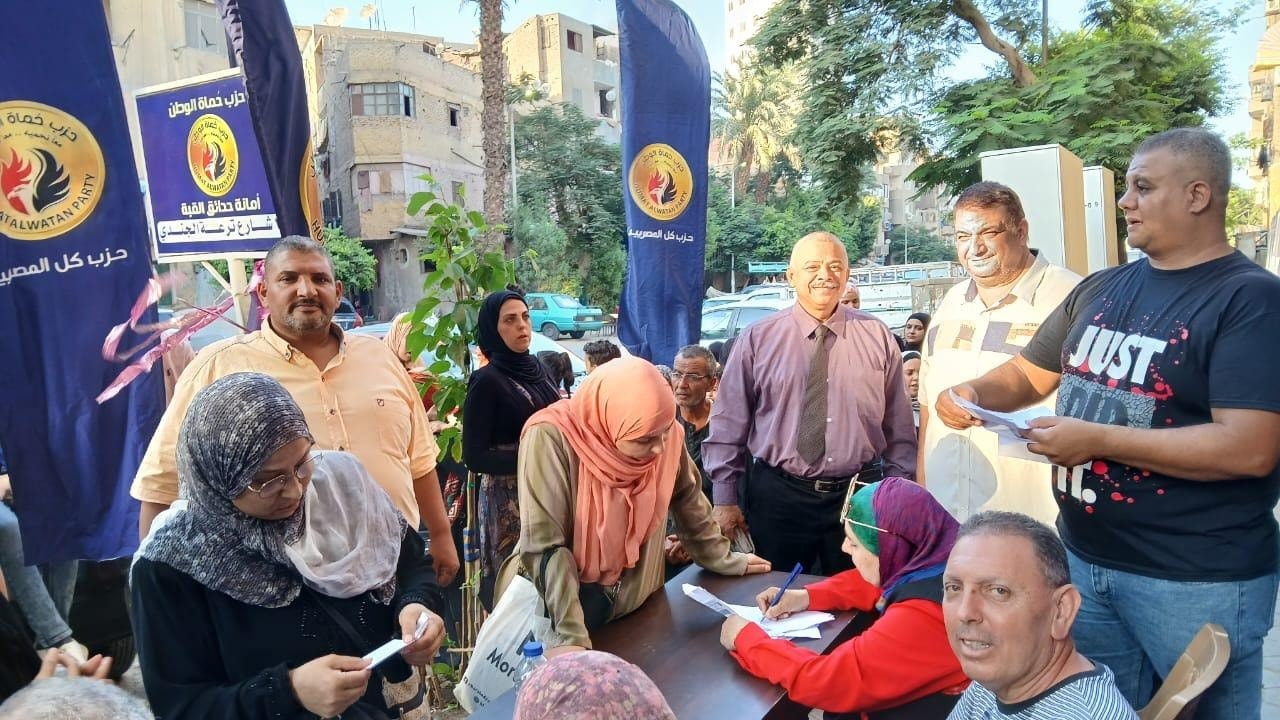 احتشاد المواطنين أمام لجنة حدائق القبة بانتخابات مجلس الشيوخ 2025 (2)