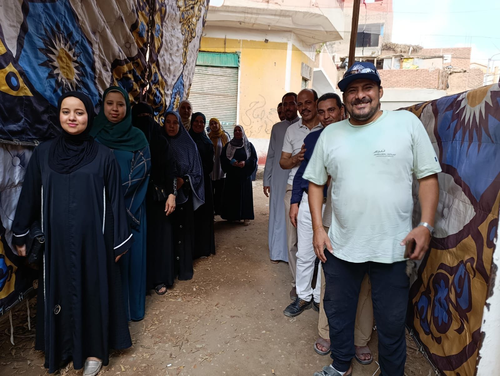 الطوابير أمام اللجان الانتخابية بقليوب الطوابير أمام اللجان الانتخابية بقليوب
