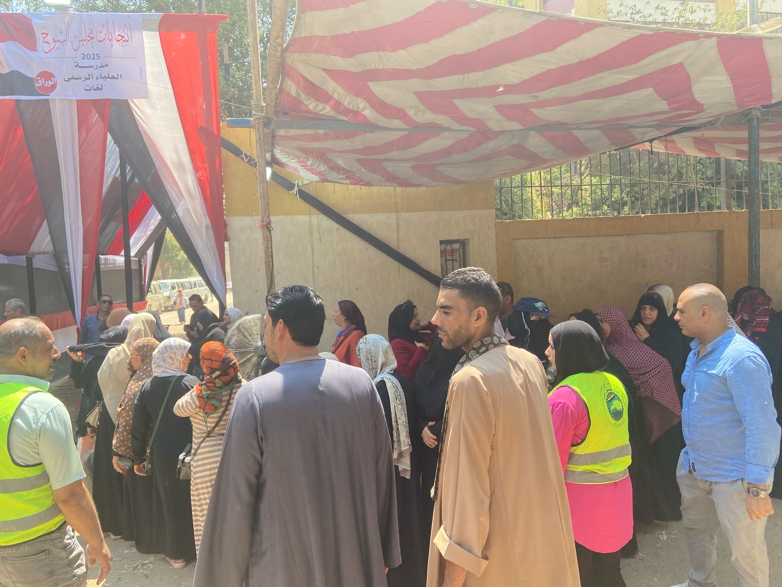 إقبال على لجان الوراق