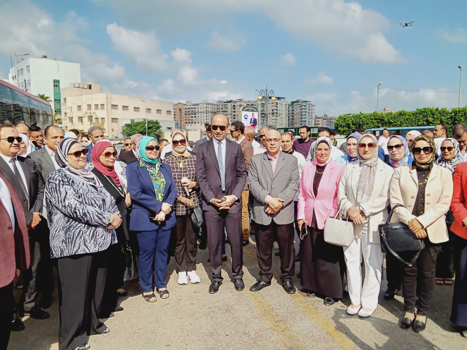 رئيس جامعة دمنهور يقود مسيرة لتحفيز المواطنين على المشاركة في الانتخابات (2)