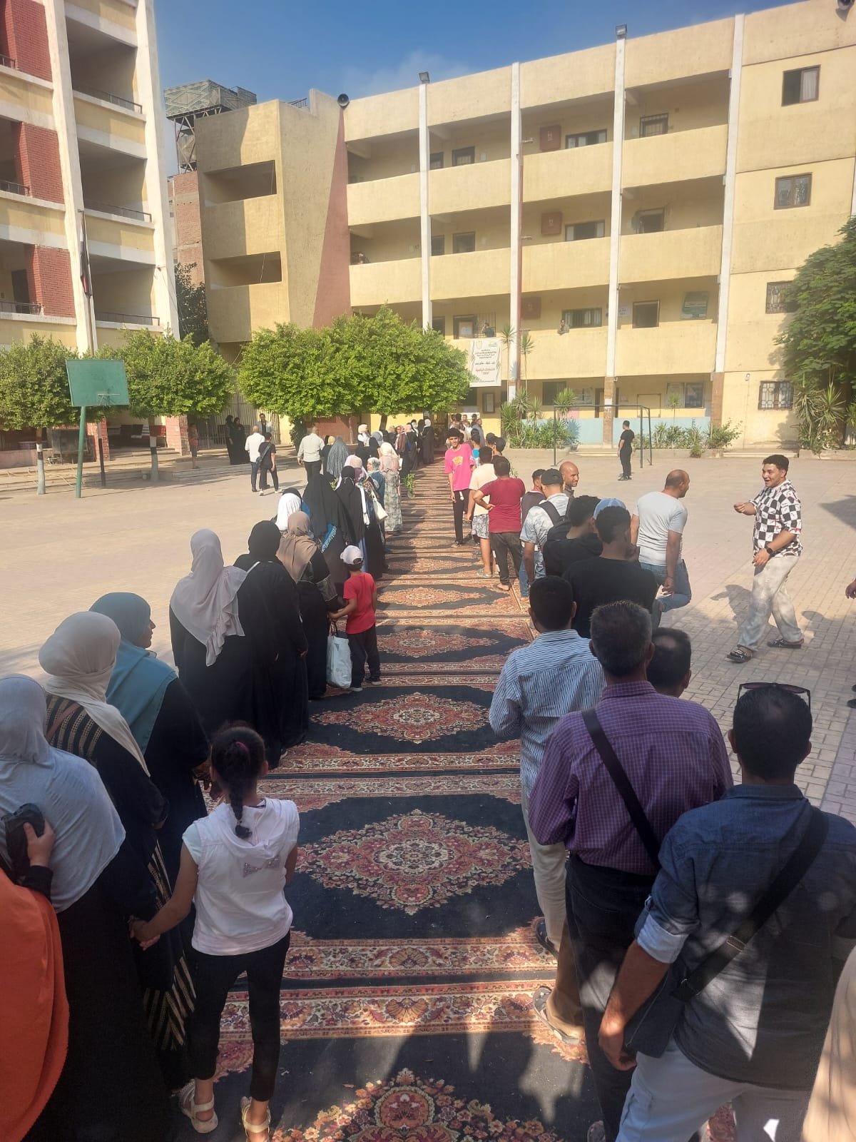 اقبال وحشود كبيرة من الناخبين