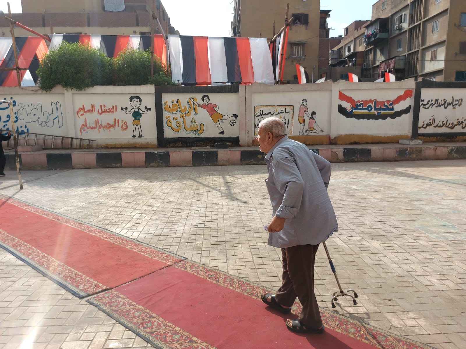 كبار السن يتوافدون على اللجان