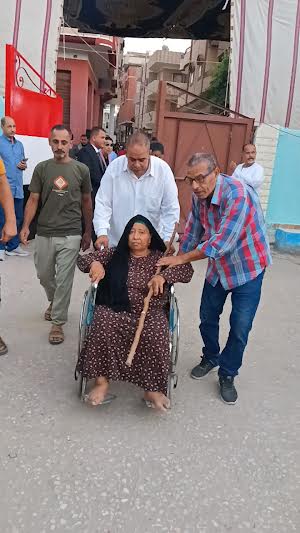 سيدة قعيدة تدلى بصوتها في القنطرة غرب