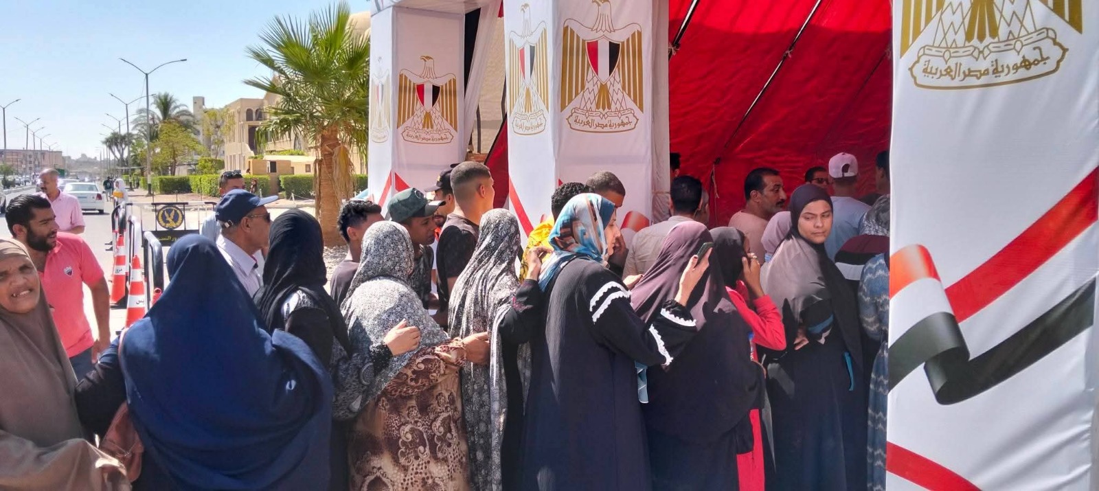 إقبال المواطنين على لجان الانتخابات فى السويس للإدلاء بأصواتهم (1)