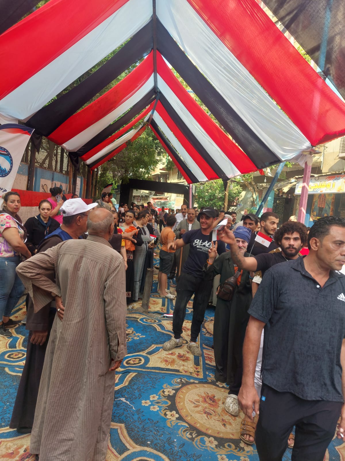 احتشاد جامعى القمامة أمام لجان المقطم