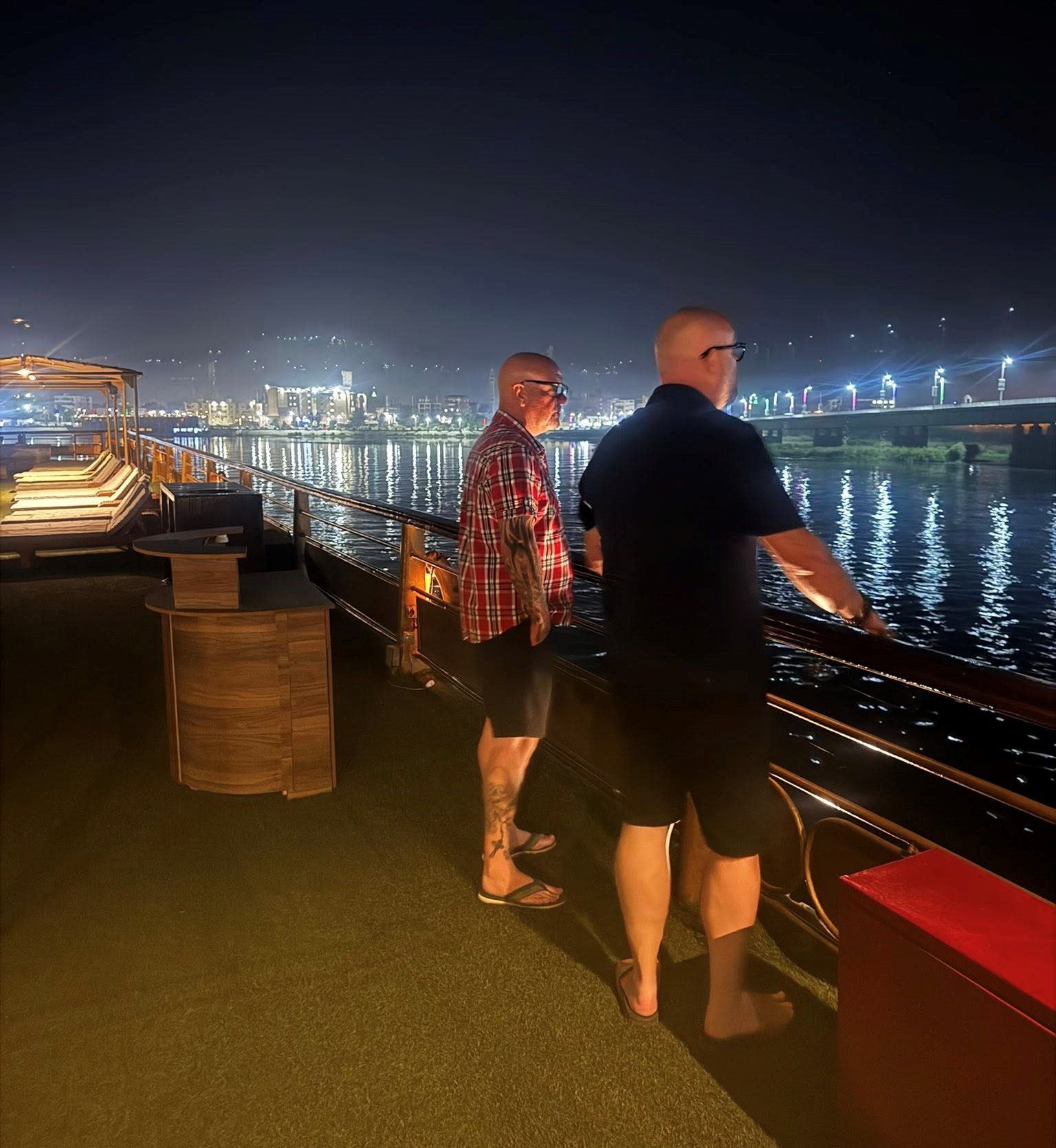 استمتاع السائحين على متن النايل كروز بين الأقصر وأسوان