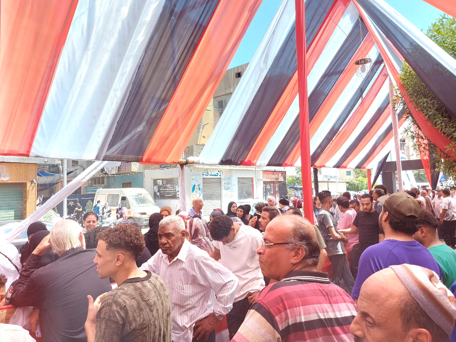 المواطنون فى منطقة الزاوية الحمرا المواطنون فى منطقة الزاوية الحمرا