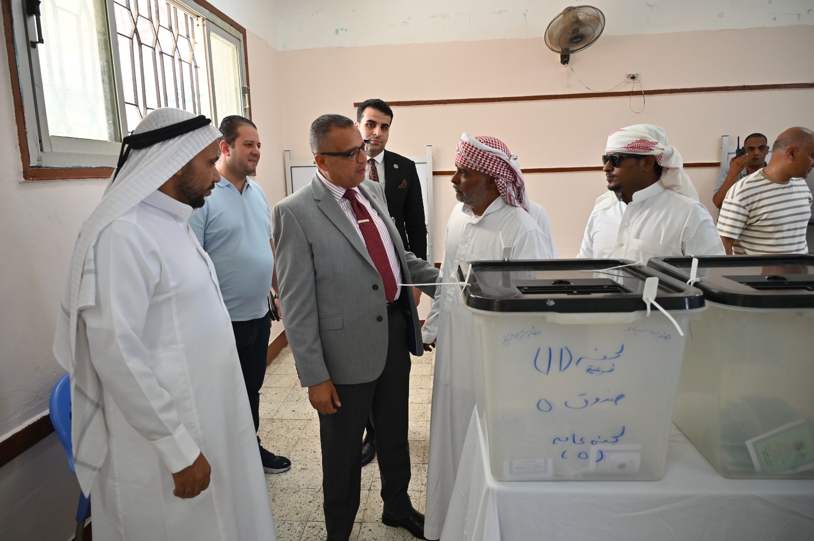  محافظ جنوب سيناء يتفقد لجان التصويت  (4)