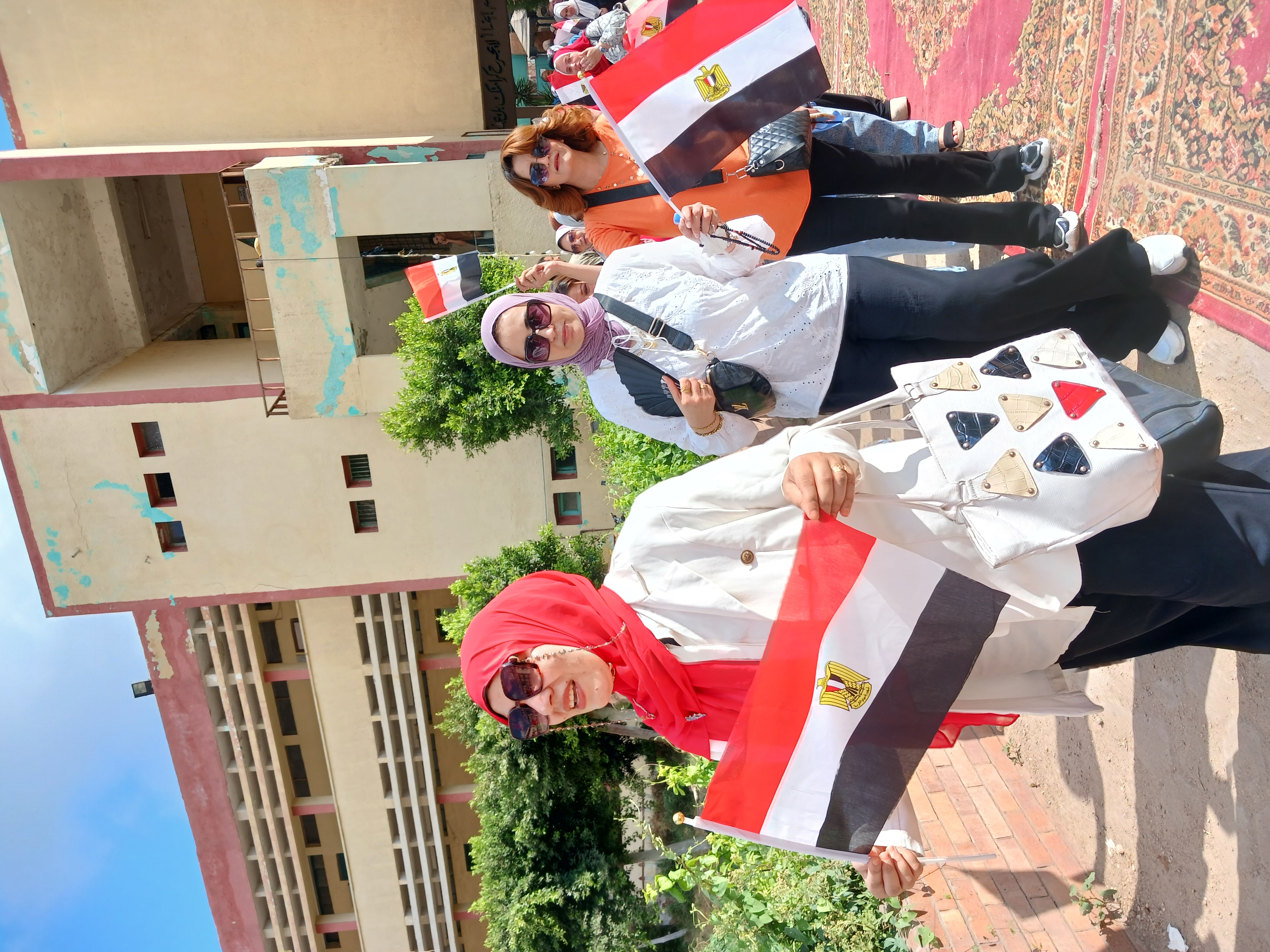 مشاركة السيدات فى الانتخابات مشاركة السيدات فى الانتخابات