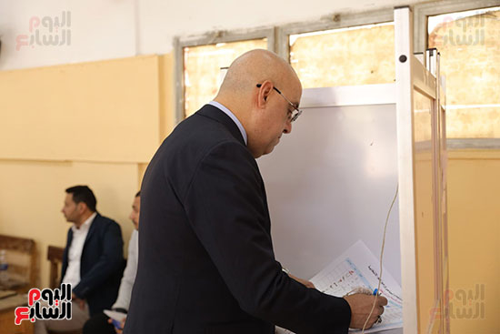 عاصم الجزار رئيس حزب الجبهة الوطنية (4)