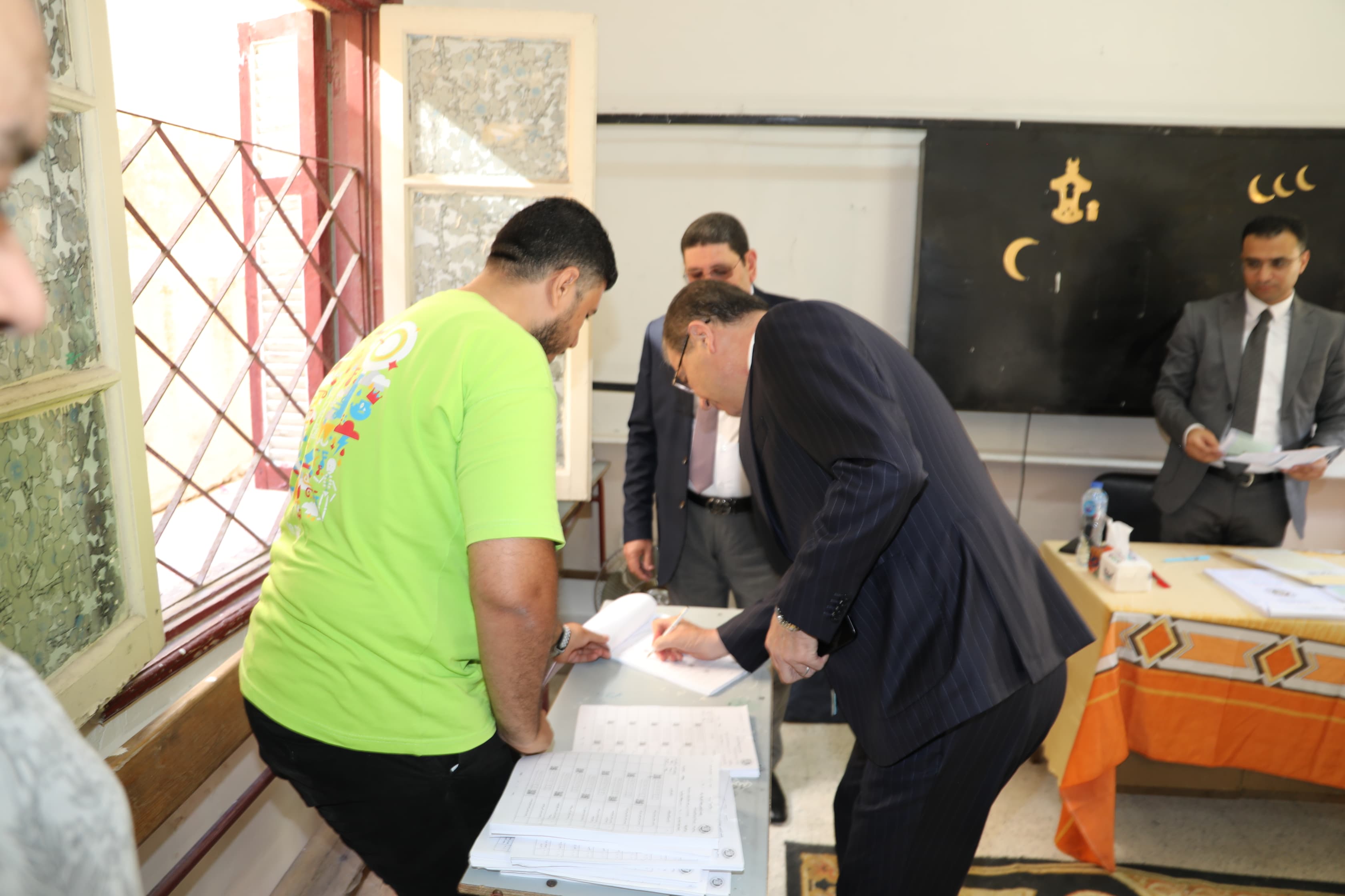 وزير الزراعة يدلي بصوته في انتخابات مجلس الشيوخ بالإسكندرية (1)