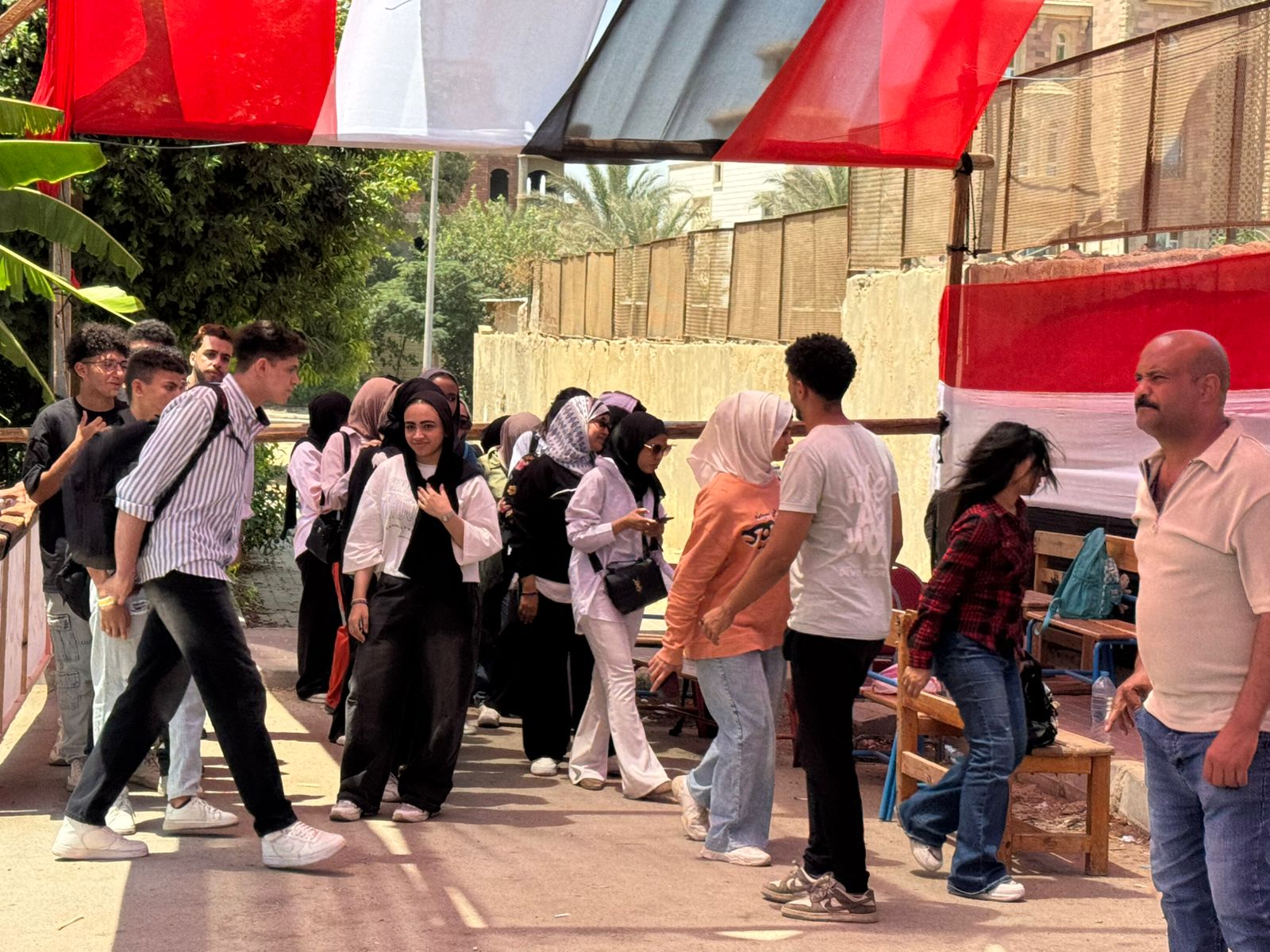 الشباب يشاركون لاول مرة للإدلاء باصواتهم في انتخابات مجلس الشيوخ (1)