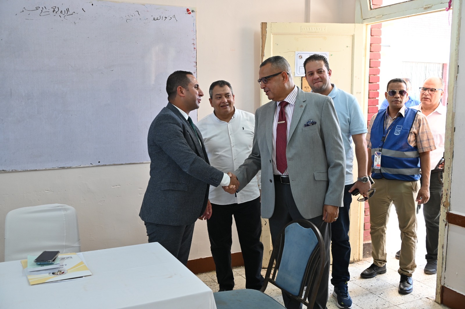  محافظ جنوب سيناء يتفقد لجان التصويت  (3)