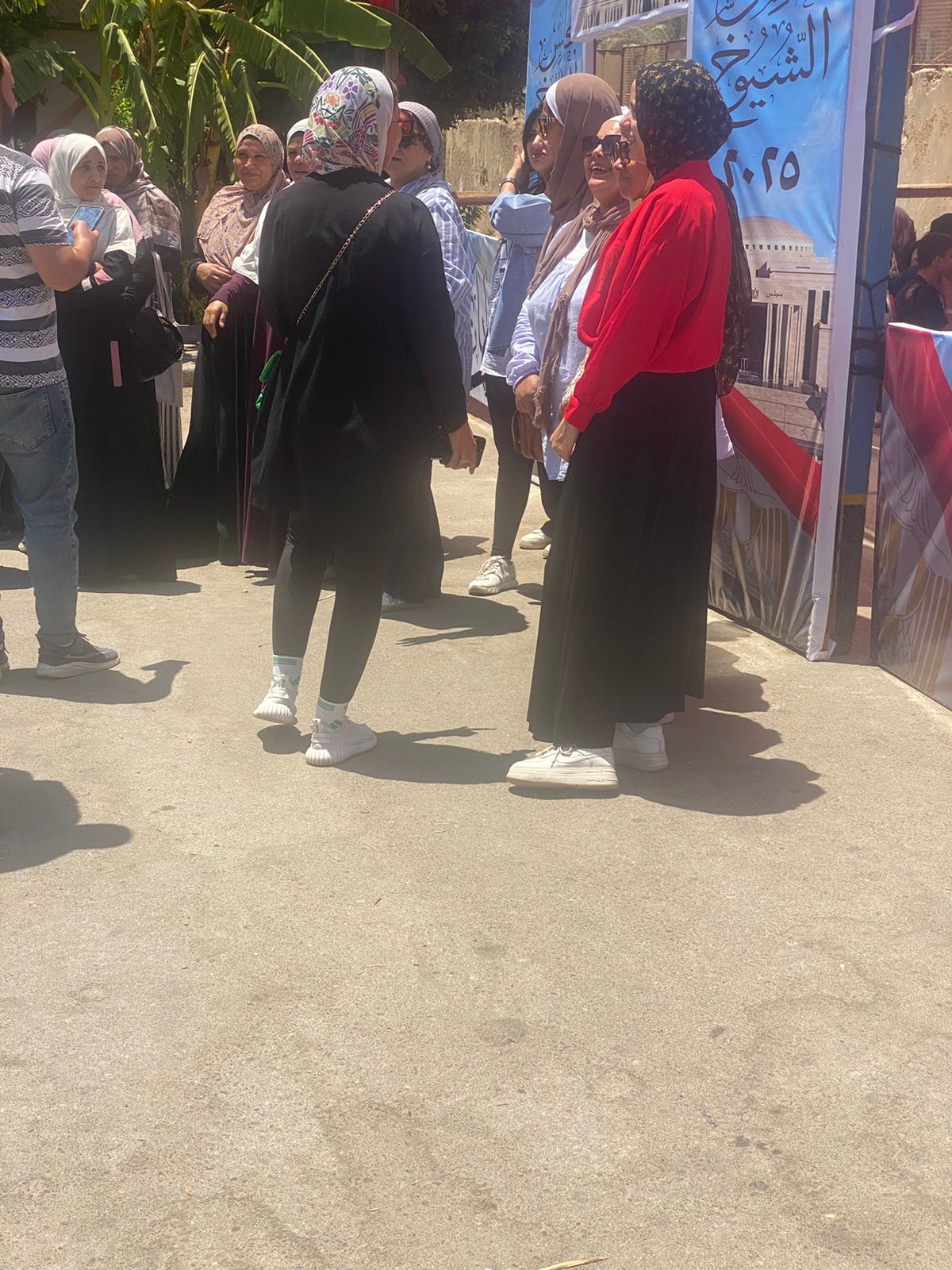 إقبال كبير من السيدات على لجنة نهضة مصر بانتخابات مجلس الشوري إقبال كبير من السيدات على لجنة نهضة مصر بانتخابات مجلس الشوري