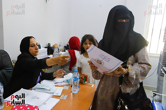 السيدات تدلي بأصواتهم السيدات تدلي بأصواتهم