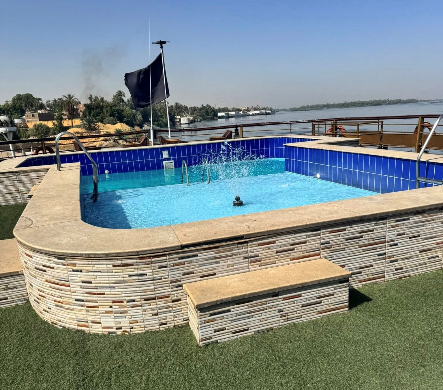 حمامات باردة خدمة مميزة للسياح فى النايل كروز