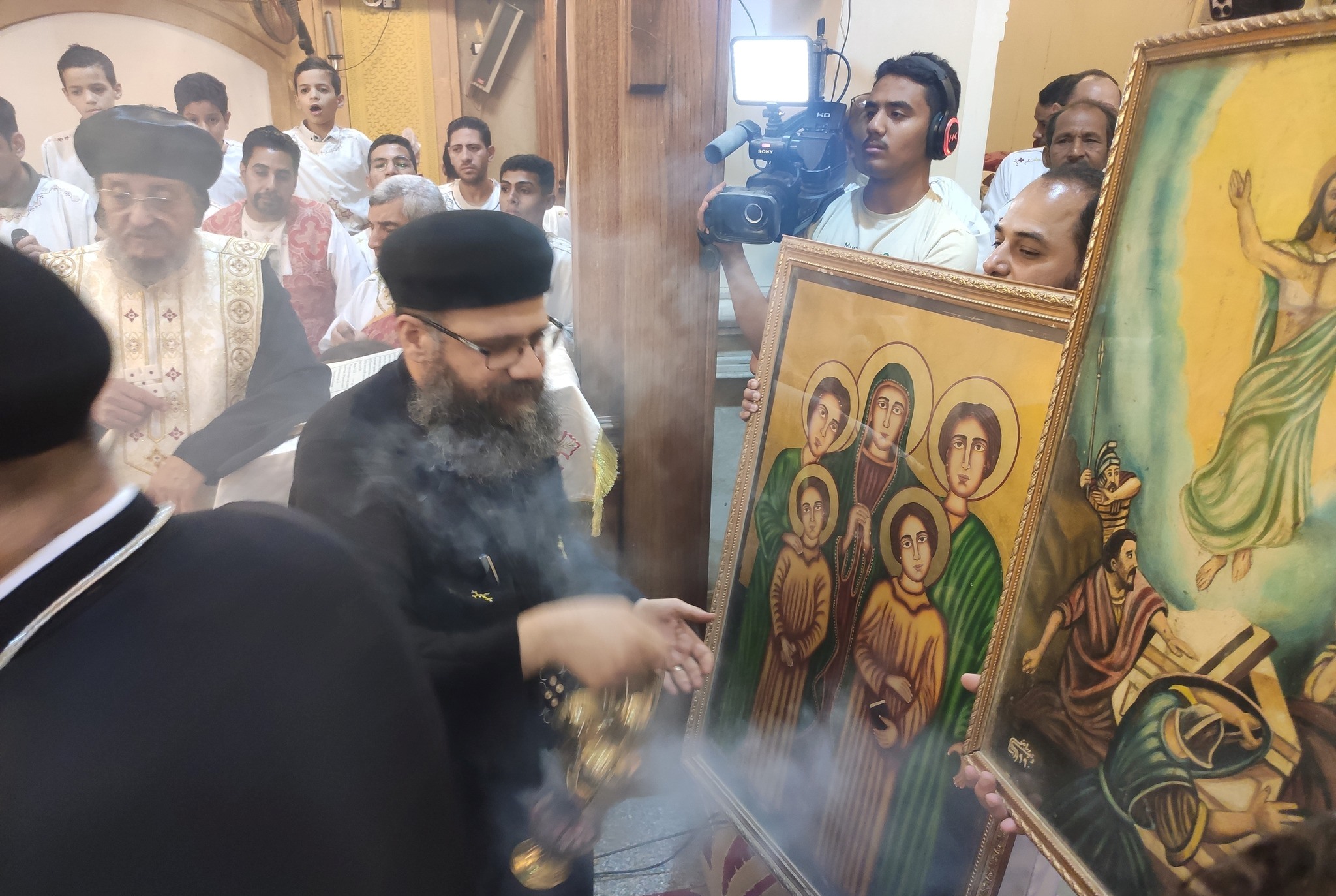 الصلوات السنوية فى كنيسة الأم دولاجى بإسنا