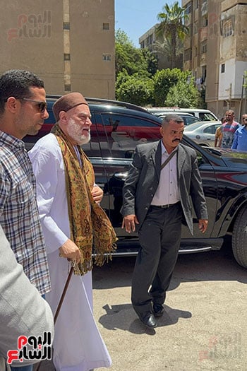 الشيخ-على-جمعة-يصل-لجنته-الانتخابية-بمدرسة-النهضة-بأكتوبر