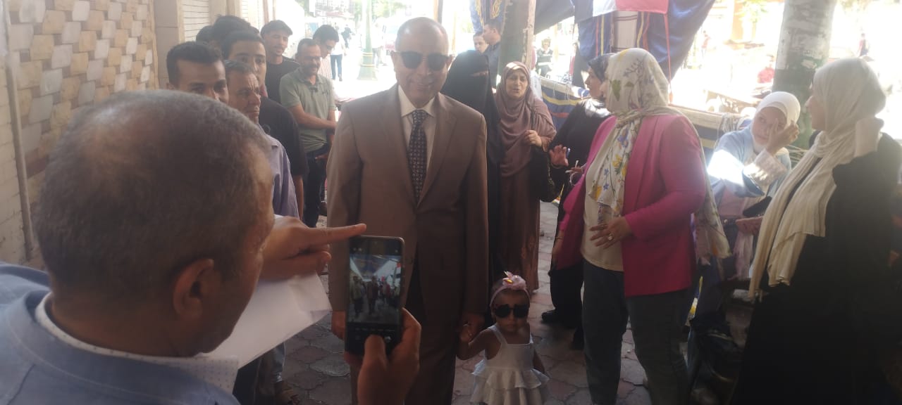 المحافظ مع الناخبين