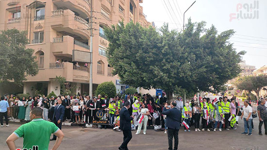 حشود المواطنين امام اللجان حشود المواطنين امام اللجان