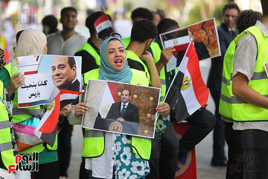 الناخبون امام اللجان الناخبون امام اللجان