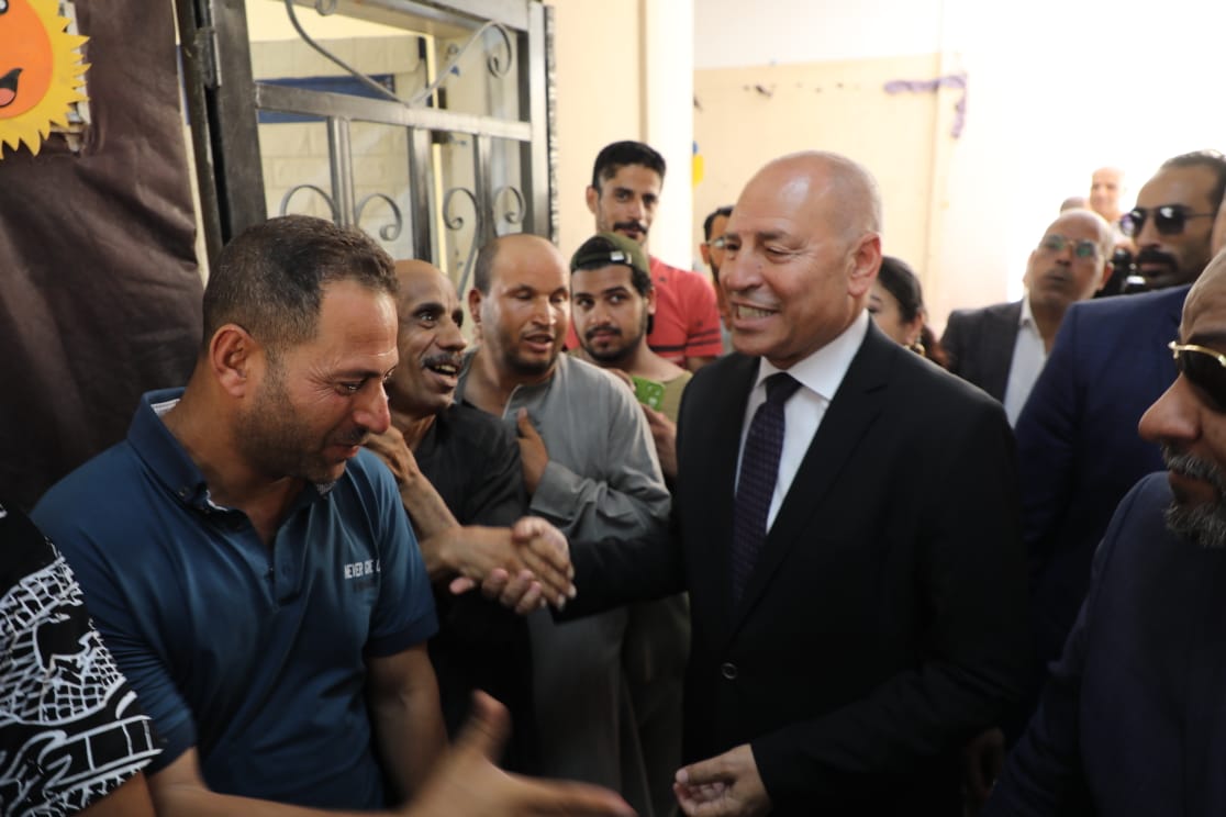 تفقد الدكتور إبراهيم صابر محافظ القاهرة عددًا من اللجان الانتخابية للاطمئنان على سير العملية الانتخابية في انتخابات مجلس الشيوخ تفقد الدكتور إبراهيم صابر محافظ القاهرة عددًا من اللجان الانتخابية للاطمئنان على سير العملية الانتخابية في انتخابات مجلس الشيوخ