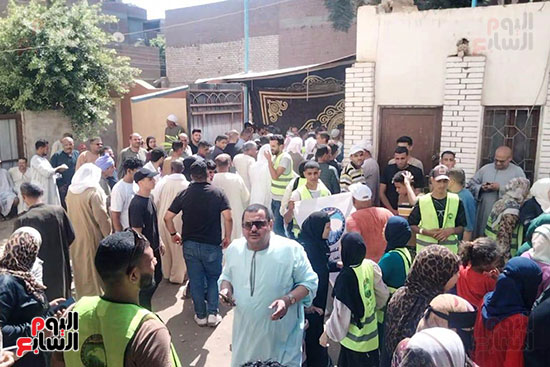 إقبال كثيف من الناخبين بقرية الشيخ زياد في المنيا للتصويت بانتخابات الشيوخ (4)