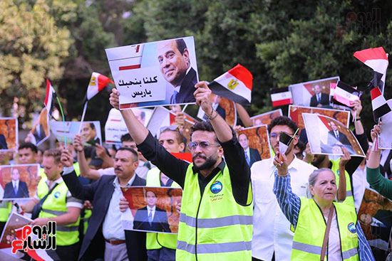 صور الرئيس تتصدر المشهد الانتخابى صور الرئيس تتصدر المشهد الانتخابى