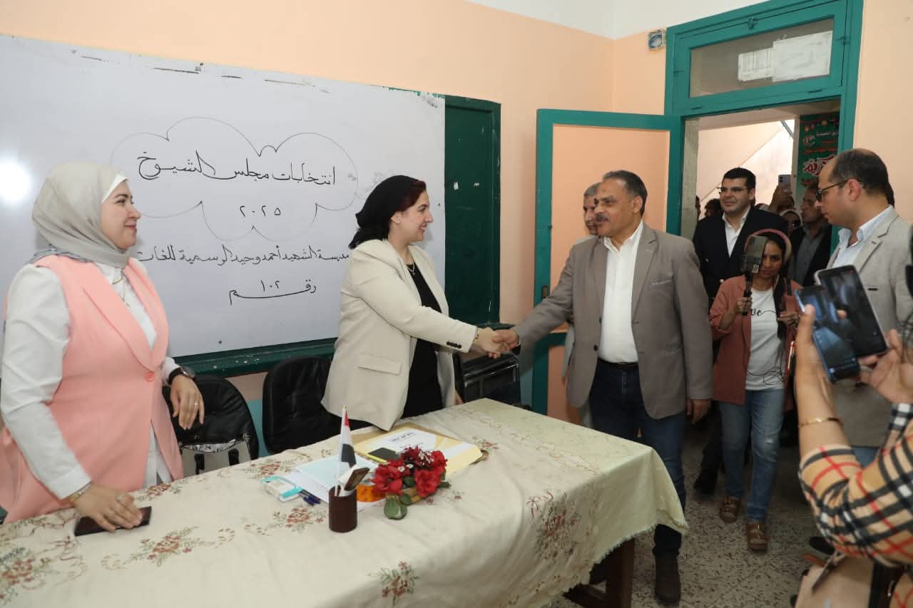 محافظ الشرقية يتفقد سير العملية الانتخابية (2)