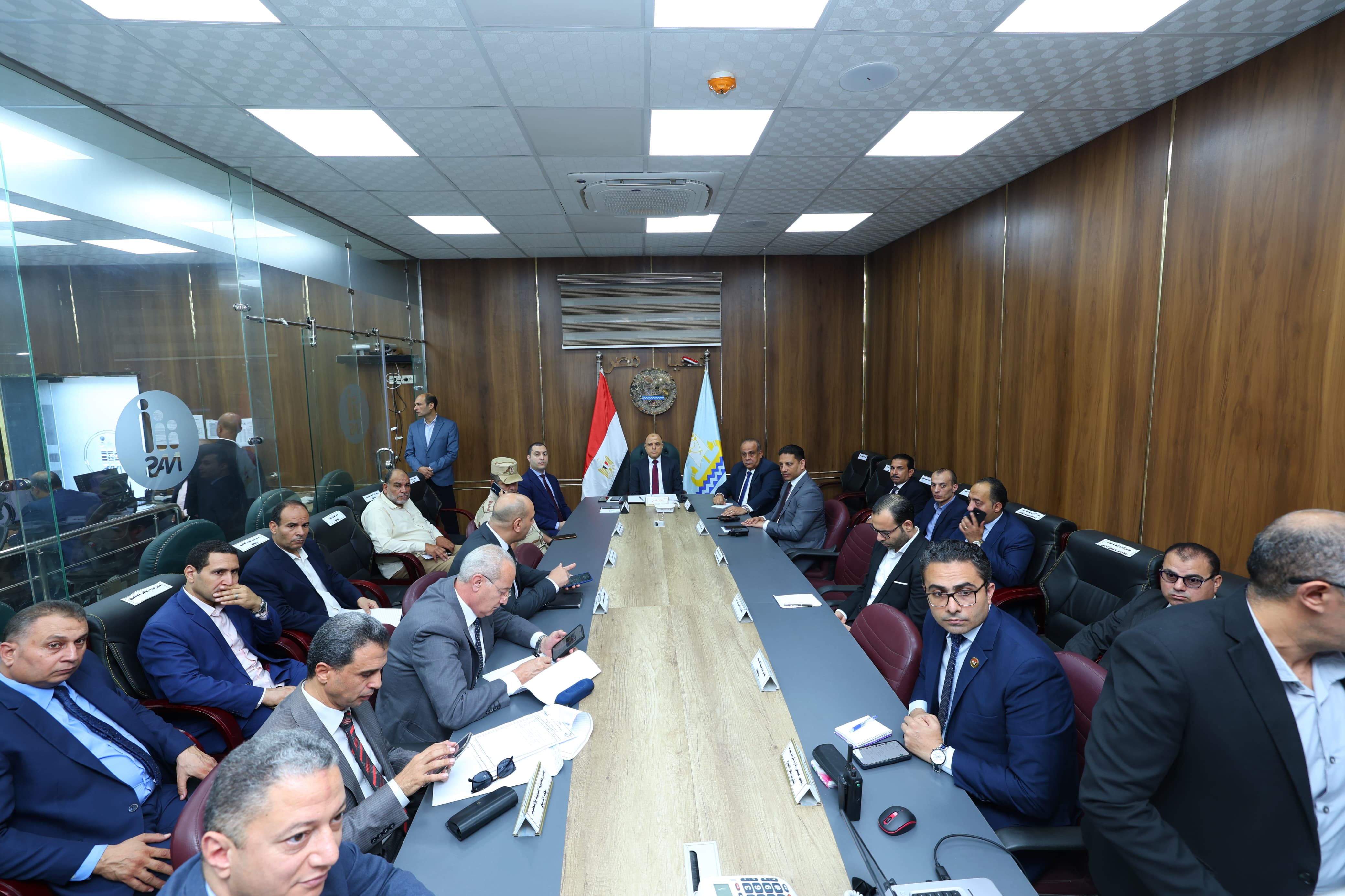 جانب من غرفة عمليات المحافظة