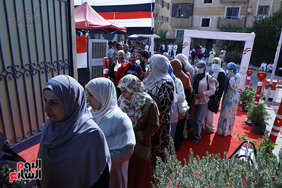زحام كبير من السيدات