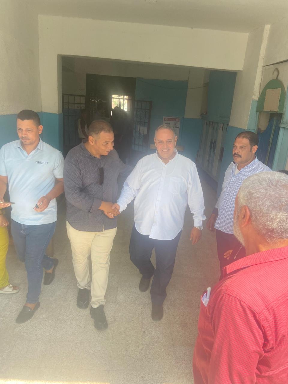 رئيس حزب إرادة جيل يدلي بصوته الانتخابي (4)