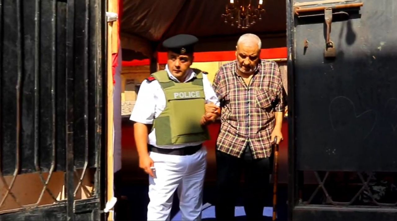 الشرطة تساهم فى وصول الناخبين للجان الشرطة تساهم فى وصول الناخبين للجان