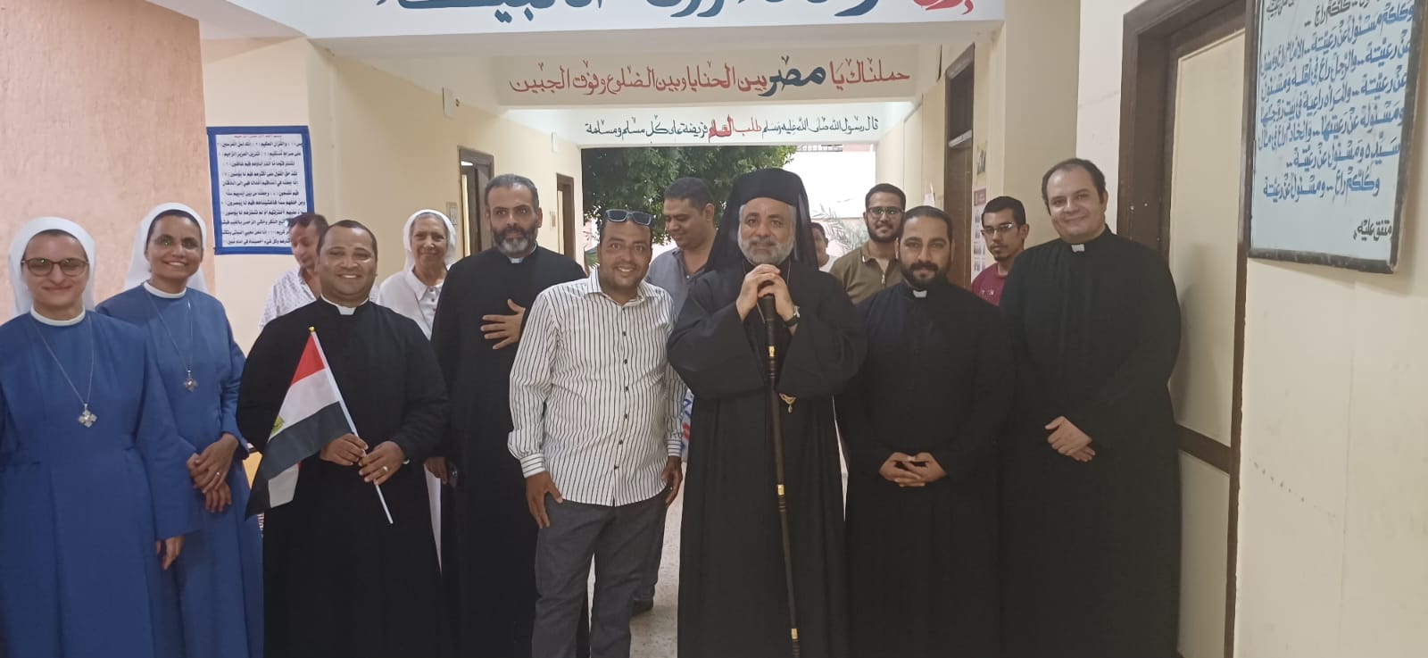 صورة اليوم.. رجال الكنيسة يشاركون فى التصويت بلجان القباحى بالأقصر صورة اليوم.. رجال الكنيسة يشاركون فى التصويت بلجان القباحى بالأقصر